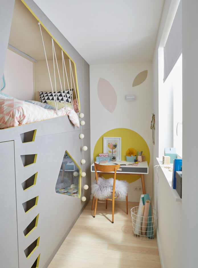cameretta per bambini in una nicchia in un monolocale