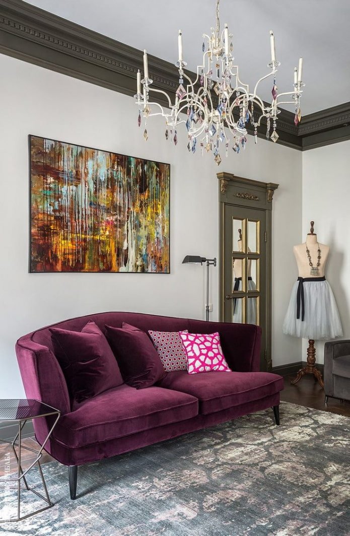 quadro colorato sopra il divano
