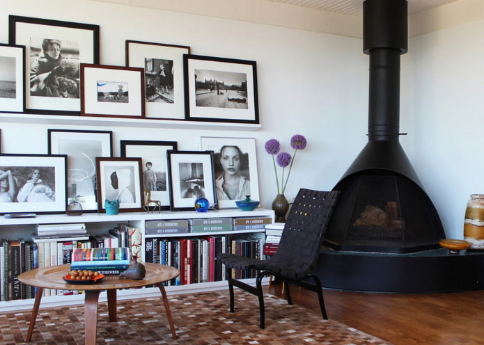 fotografie in bianco e nero in un interno