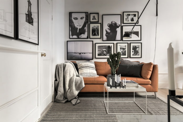 foto sopra il divano all'interno