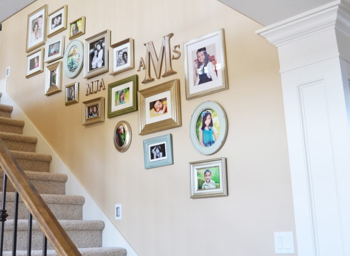 foto lungo le scale all'interno