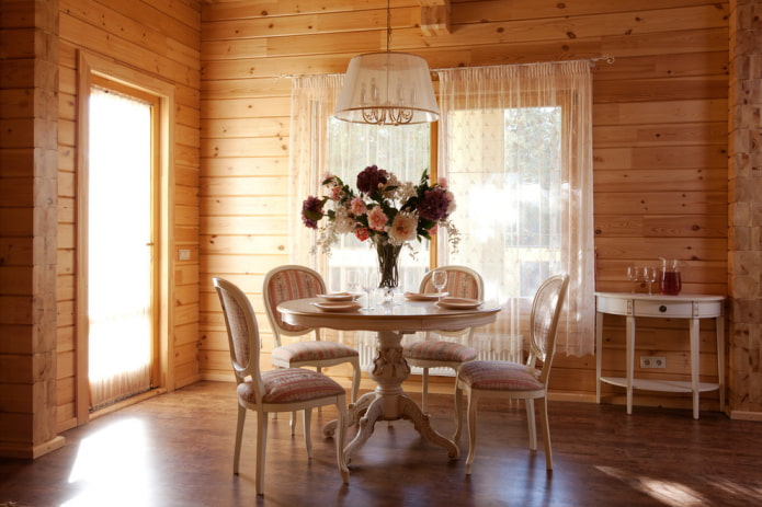 Tulle in sala da pranzo