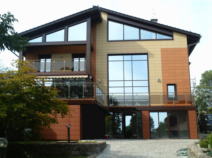 Gres porcellanato sulla facciata