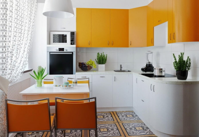 interno della cucina nei toni dell'arancione e del bianco