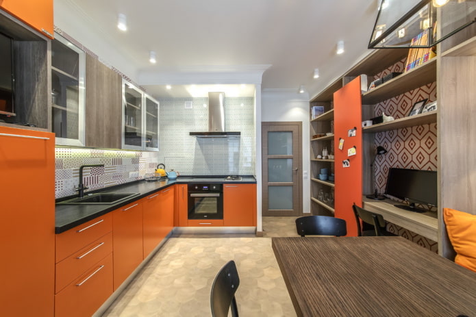 finitura cucina nei toni dell'arancione