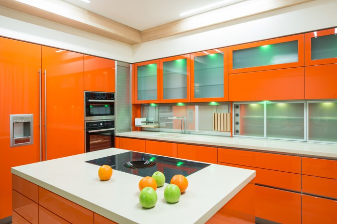colore arancione in cucina