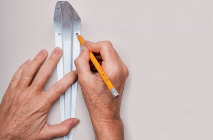 installare gli elementi di fissaggio