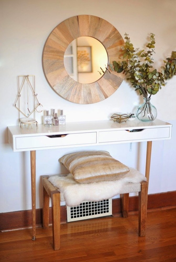 Tavolo con gambe in legno