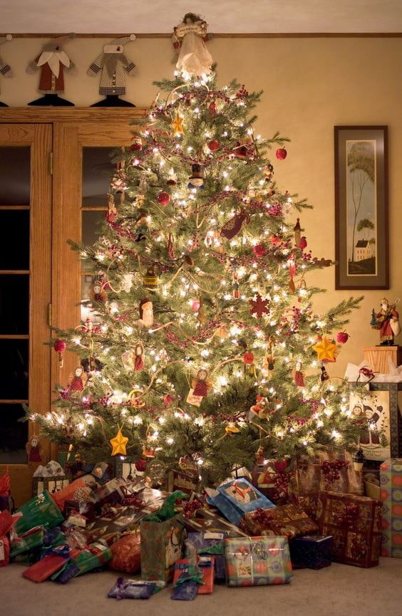 Ghirlande sull'albero di Natale