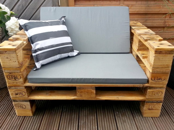 Sedia con pallet