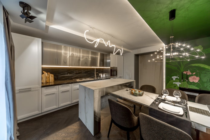 soffitto teso con illuminazione a zone in cucina