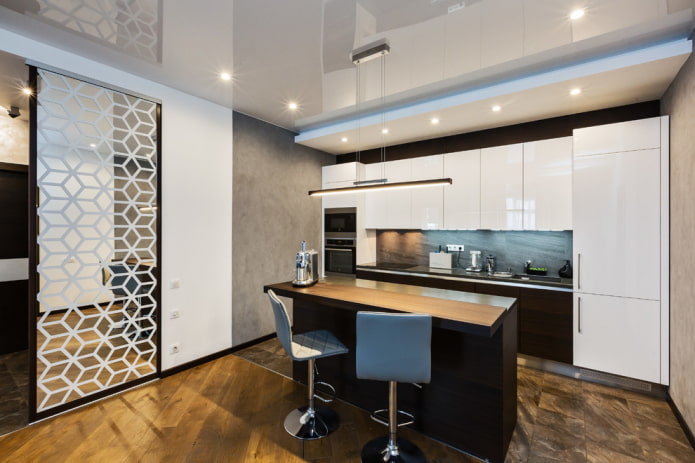 soffitto teso con illuminazione a zone in cucina