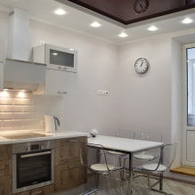 Come organizzare l'illuminazione in una cucina con un soffitto teso? soffitto?-3