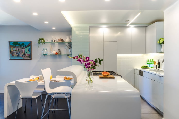 interno della cucina in una gamma di colori chiari
