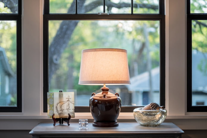 Lampada sul comodino