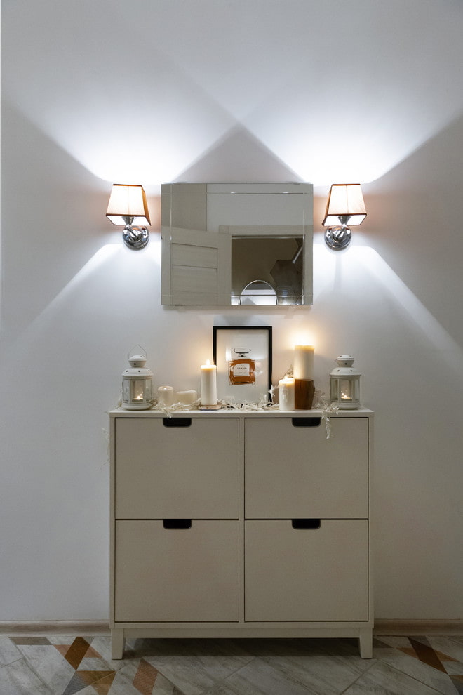 Posizione degli apparecchi di illuminazione all'interno del corridoio
