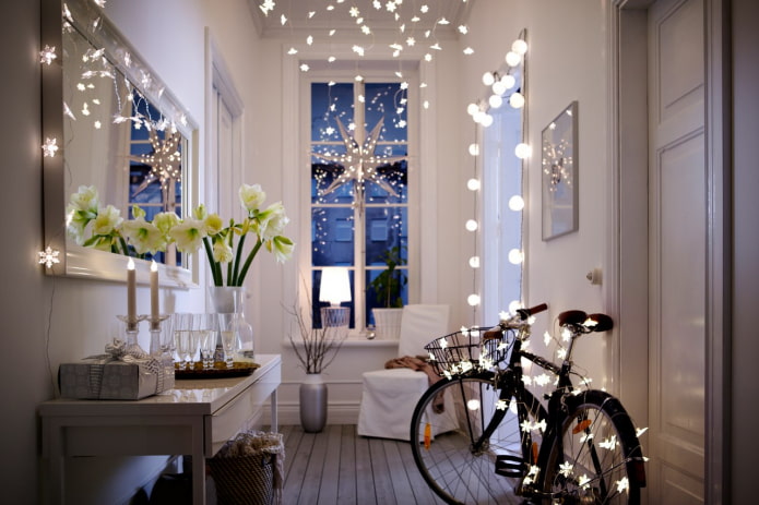 illuminazione decorativa all'interno del corridoio