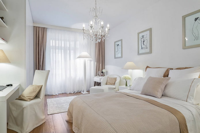 Lampadario in una camera da letto classica