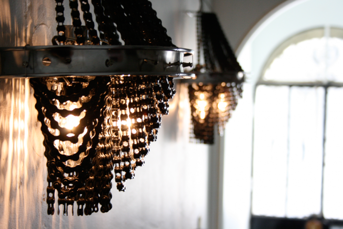 Lampada con catene in stile loft