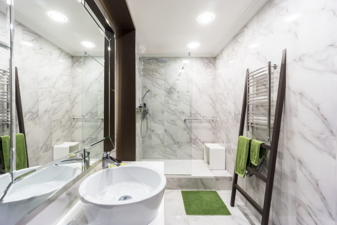 illuminazione principale nell'interno del bagno
