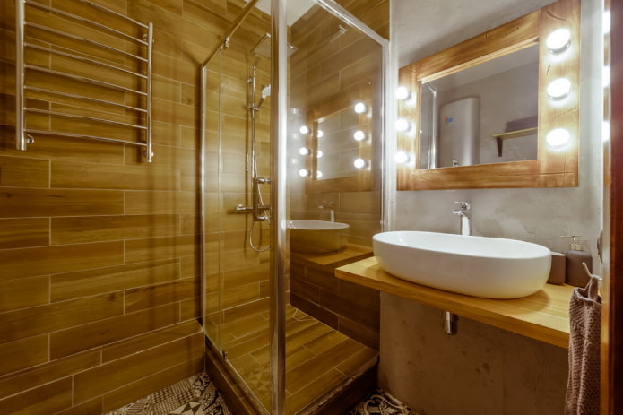 illuminazione a zone nell'interno del bagno