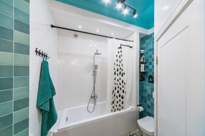 illuminazione all'interno di un piccolo bagno