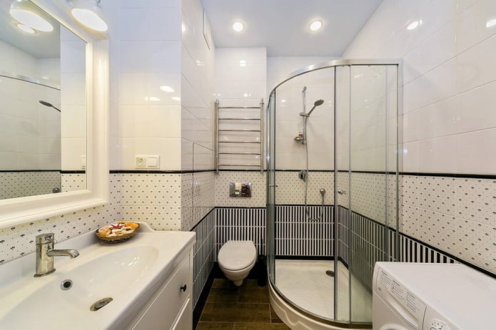 illuminazione all'interno di un piccolo bagno