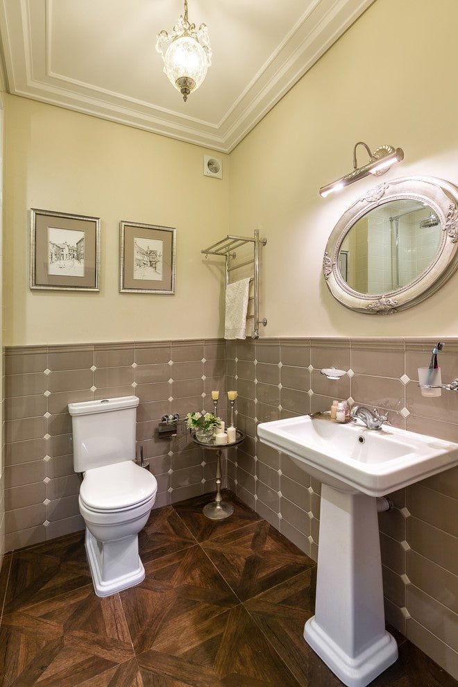 illuminazione principale all'interno del bagno