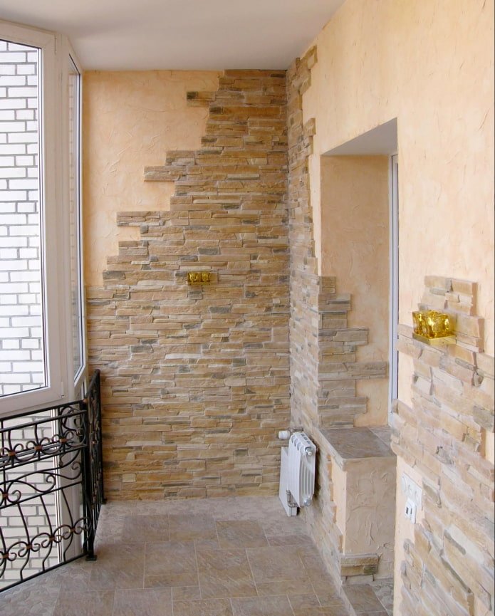 Intonaco decorativo e pietra