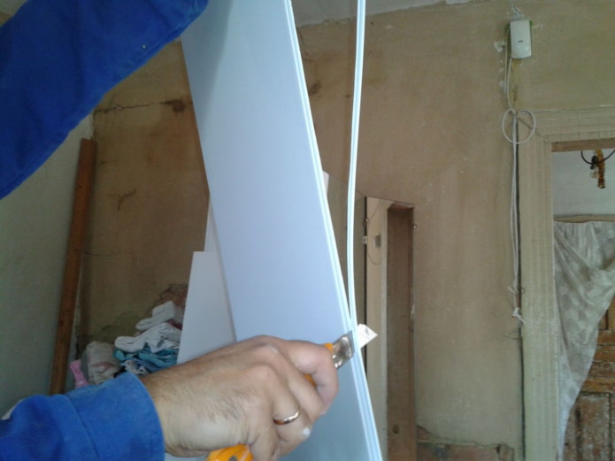 taglio del giunto di bloccaggio in PVC