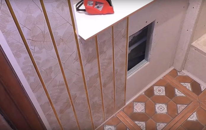 installazione di pannelli in plastica con colla