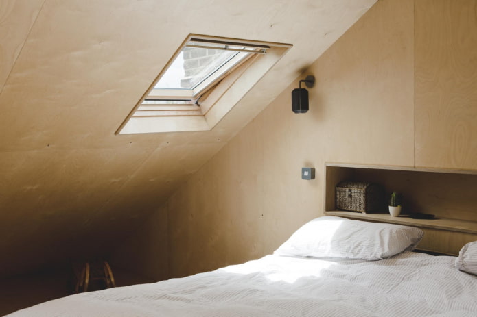 pareti in compensato nella camera da letto
