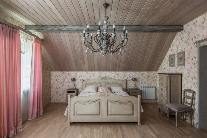 soffitto in legno della soffitta