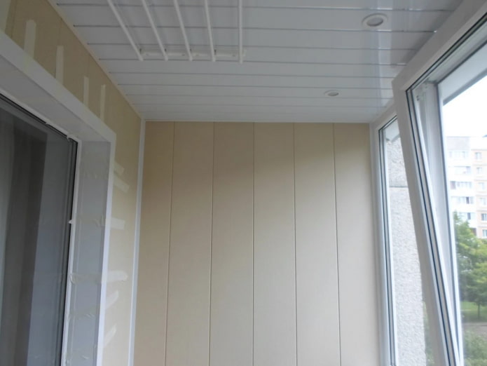 decorazione angolo quando si lavora con pannelli in PVC