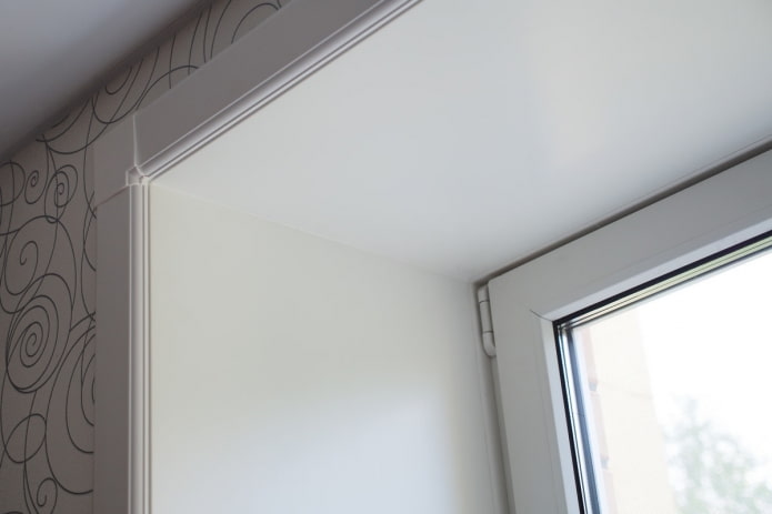 decorazione della finestra inclinata