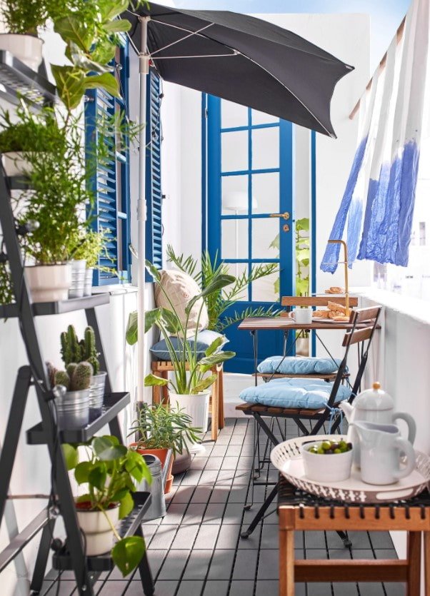 balcone aperto con verde