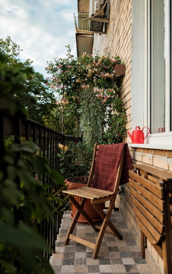 pavimento su un balcone aperto