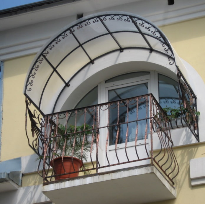 tettoia per balcone in policarbonato