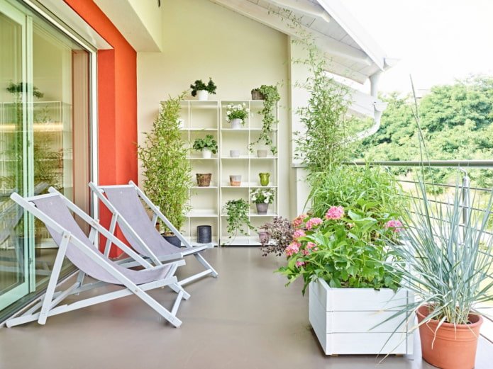 lettini prendisole sul balcone