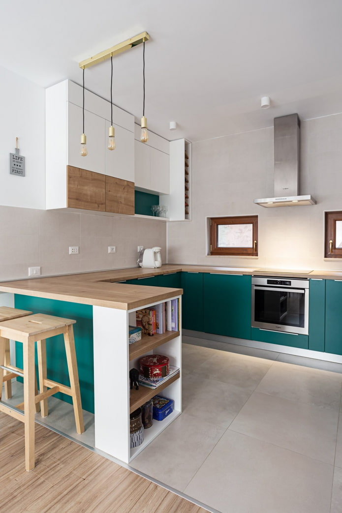 cucina colorata a forma di P
