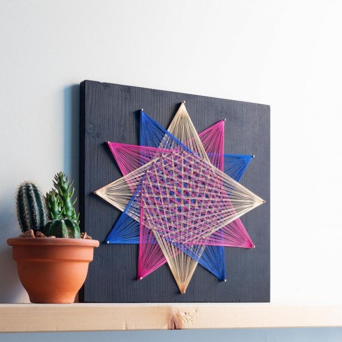 pannello in tecnica string art