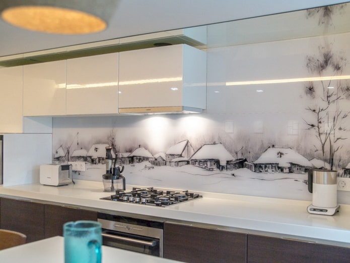 pannello in vetro all'interno della cucina