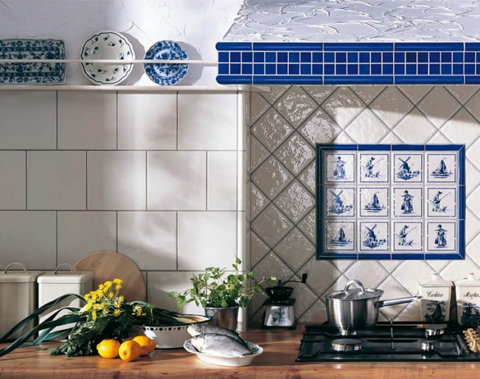 pannello di piastrelle di ceramica nell'interno della cucina