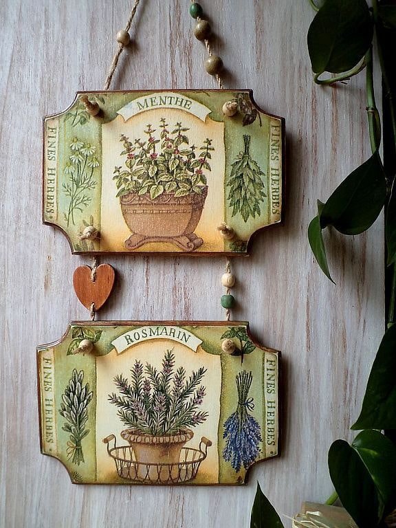 pannello a parete con tecnica decoupage per interni