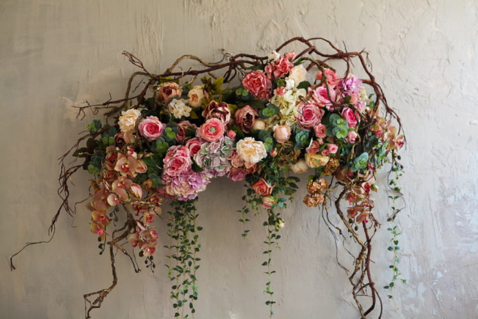 pannello di fiori sulla parete interna