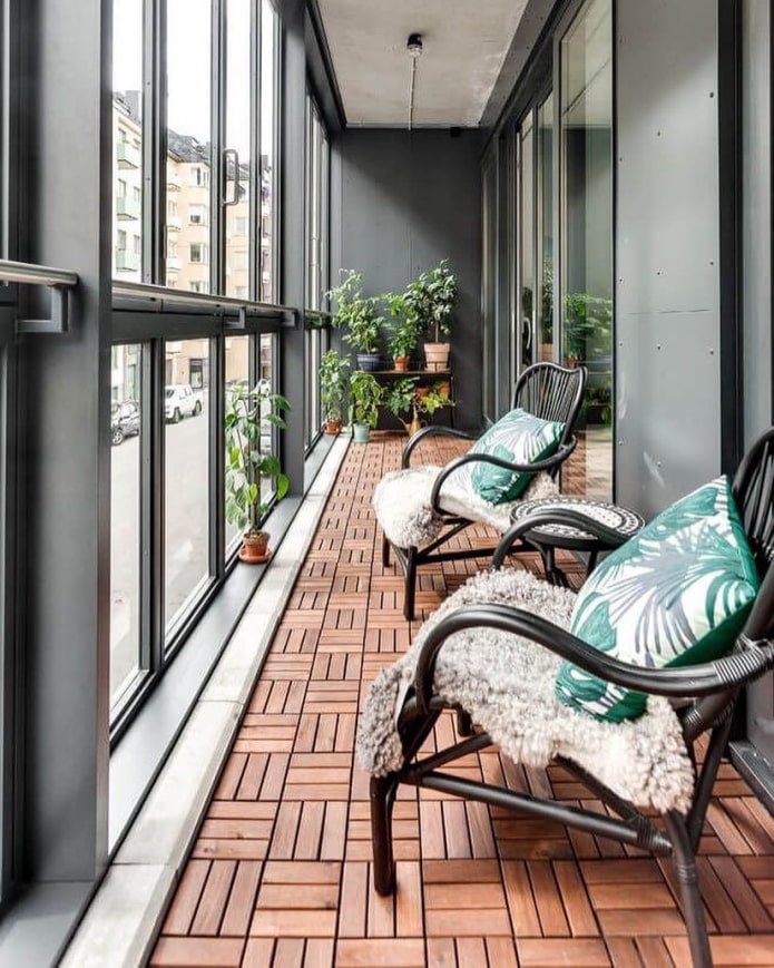 pavimento in legno per il balcone