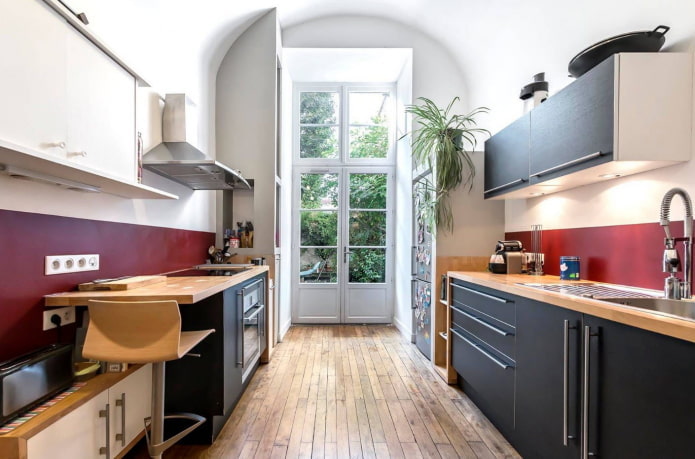 disposizione cucina spaziosa