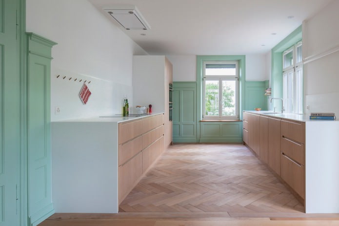 Parquet chiaro in cucina
