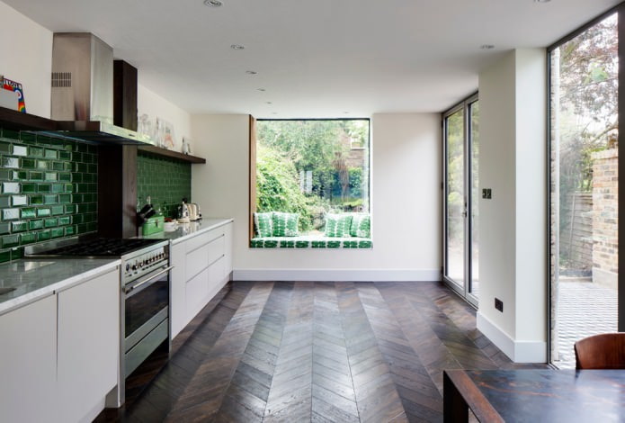Parquet scuro in cucina