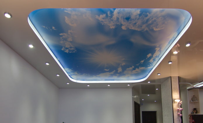 struttura del soffitto a forma di cielo fluttuante